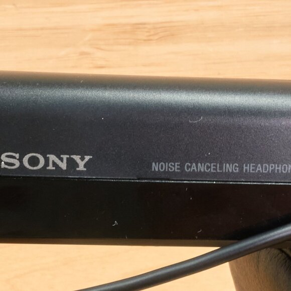 Sony MDR-NC40 Noise Cancelling Headphones / Folding Design / With Carry Case - Picture 8 of 8